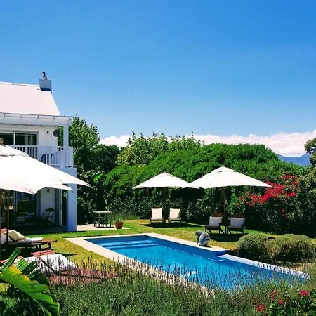 Explorer Guesthouse Сомерсет-Уэст Экстерьер фото