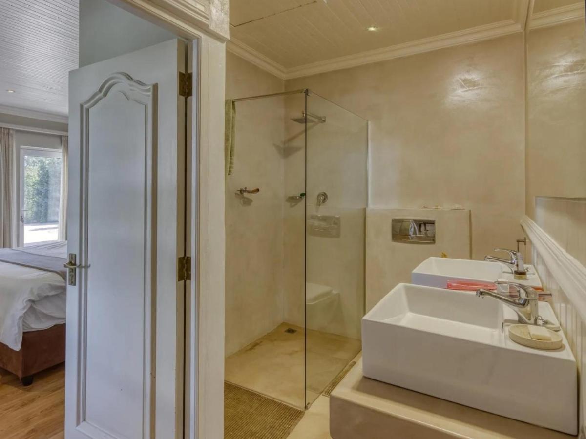 Explorer Guesthouse Сомерсет-Уэст Номер фото