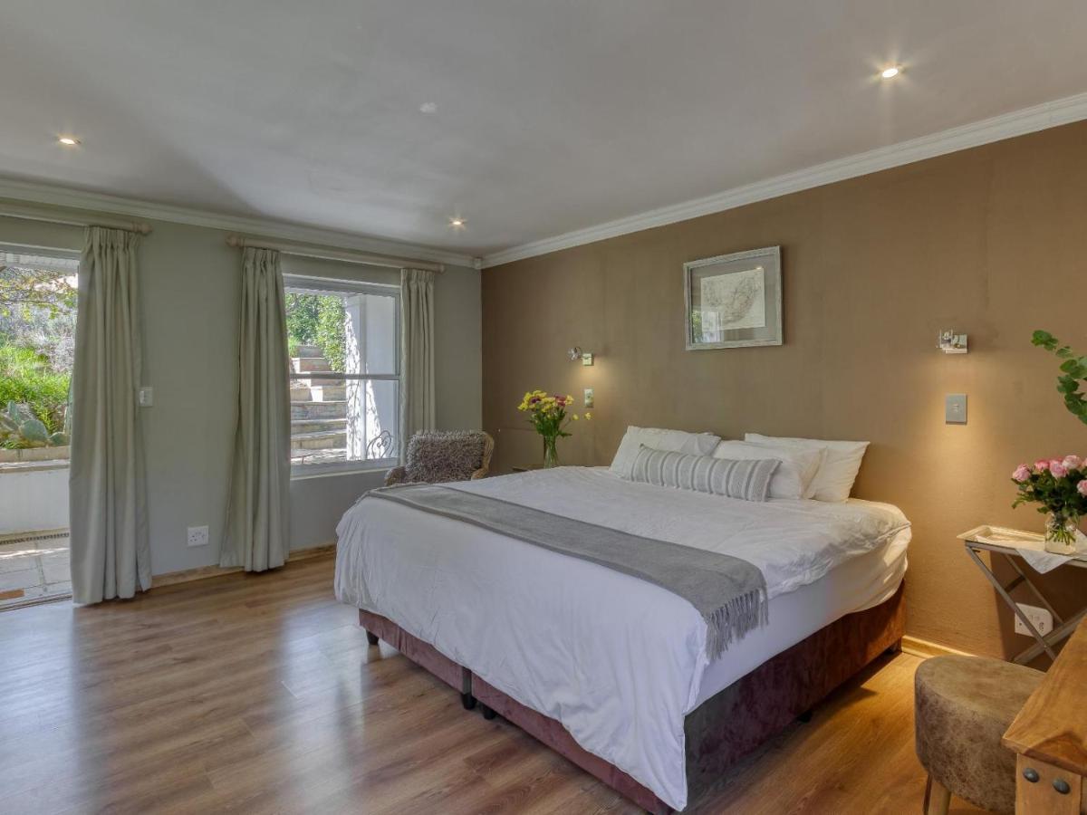Explorer Guesthouse Сомерсет-Уэст Экстерьер фото