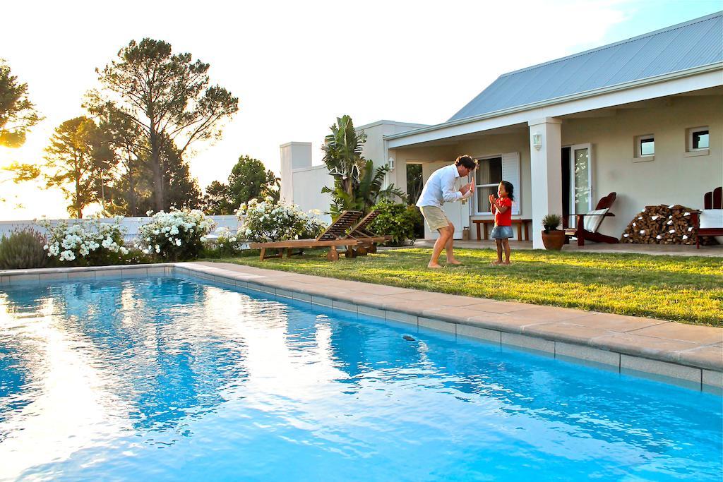 Explorer Guesthouse Сомерсет-Уэст Экстерьер фото
